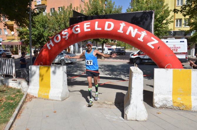 Elbistan Ultra Maratonu Sona Erdi: 5 Saat 44 Dakikada Koştu