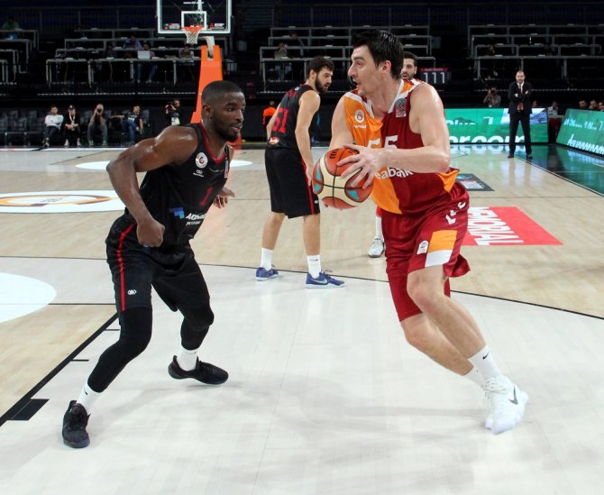 Galatasaray Farklı Kazandı