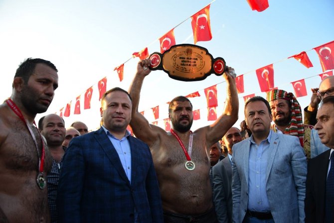 Tokat’ta Recep Kara Altın Kemerin Sahibi Oldu