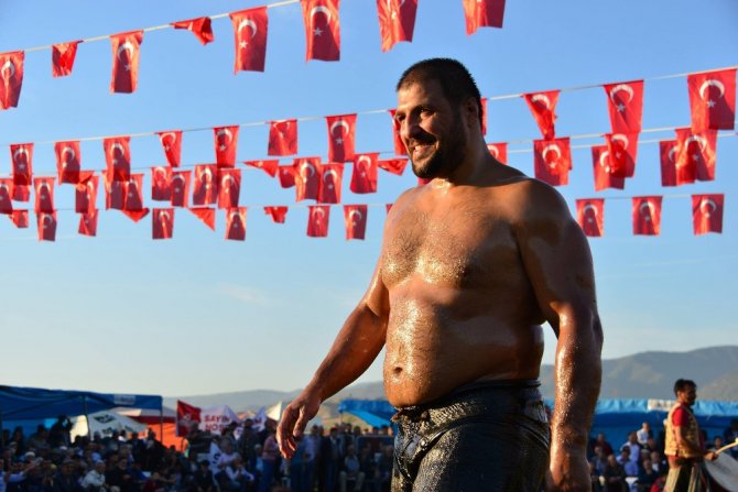 Tokat’ta Recep Kara Altın Kemerin Sahibi Oldu