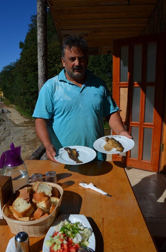 Hayal Ettiği Restoranı Kaya Üzerine İnşa Etti