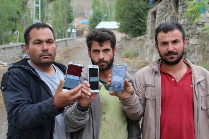 Köyde Telefon Çekmeyince...
