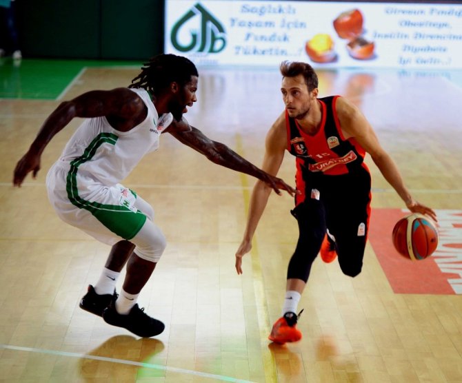 Tahincioğlu Basketbol Süper Ligi: Yeşilgiresun Belediyespor: 64 - Muratbey Uşak: 61