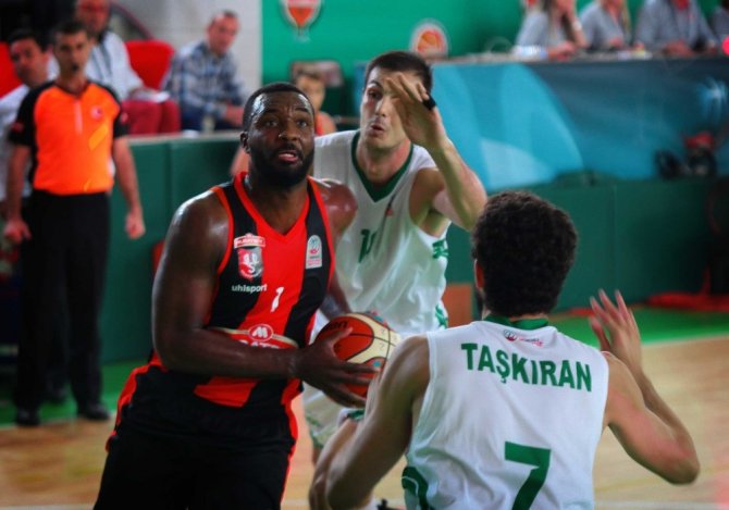 Tahincioğlu Basketbol Süper Ligi: Yeşilgiresun Belediyespor: 64 - Muratbey Uşak: 61