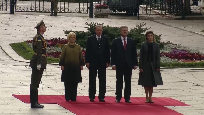 Erdoğan Ukrayna’da Resmi Törenle Karşılandı