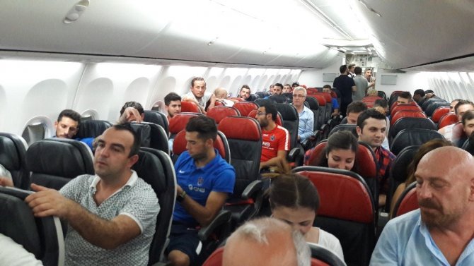 Trabzonspor Kafilesini Taşıyan Uçakta Klima Krizi