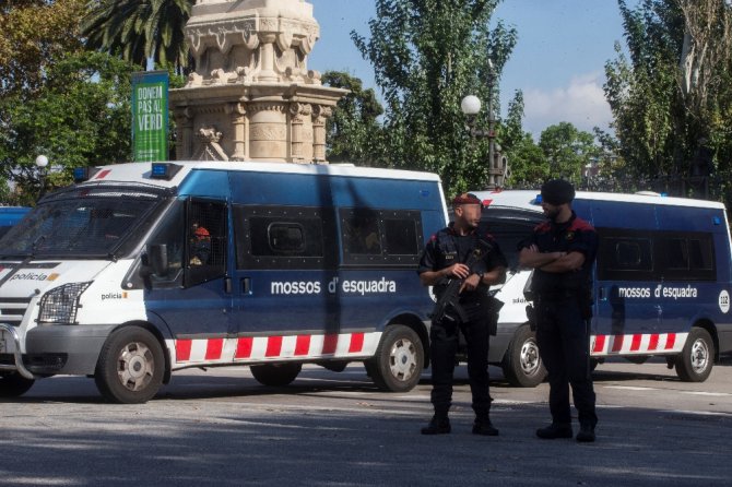 Katalan Parlamentosu Çevresinde Geniş Güvenlik Önlemleri
