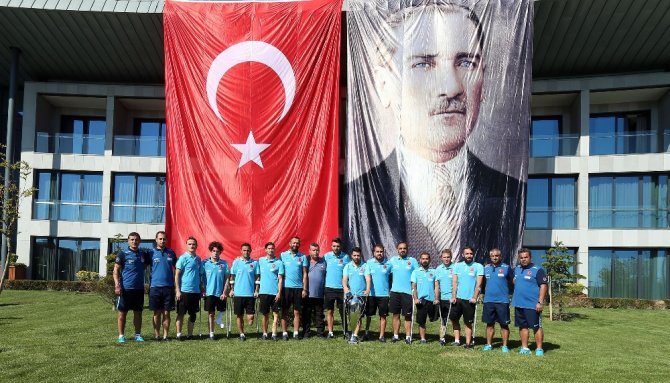 Demirören, Ampute Futbol Milli Takımı İle Biraraya Geldi