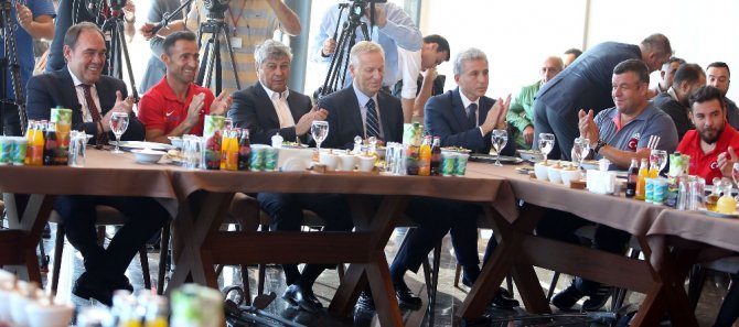 Demirören, Ampute Futbol Milli Takımı İle Biraraya Geldi