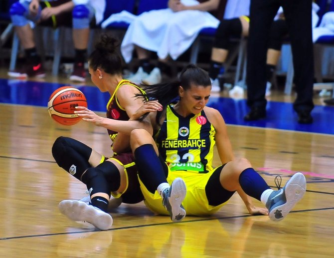 Fenerbahçe İlk Galibiyetini Aldı