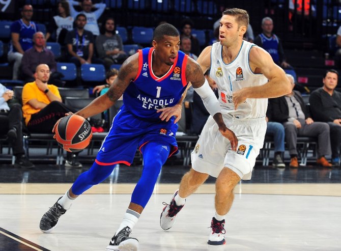 Anadolu Efes, Real Madrid’e Mağlup Oldu
