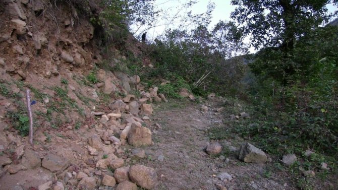 Bir Yıldır Minibüsleri Evlerinin Önünde Mahsur Kaldı
