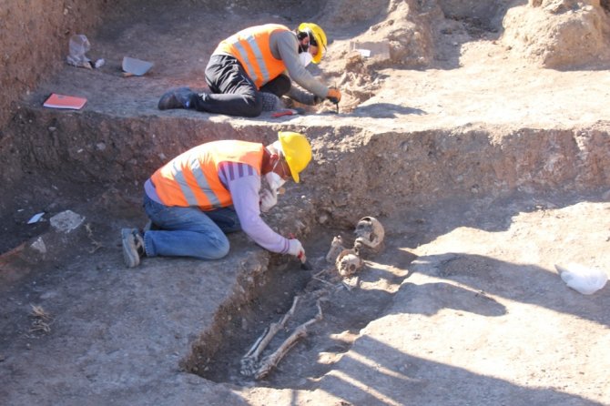 Boru Hattı Kazılarında Roma Mezarları Bulundu