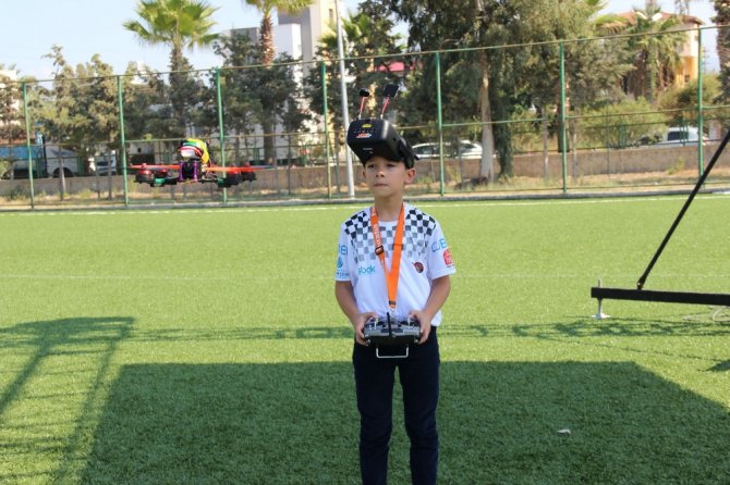 Dokuz Yaşında Profesyonel Drone Yarışçısı