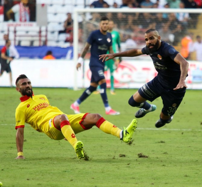 Antalyaspor Göztepe’ye Boyun Eğdi