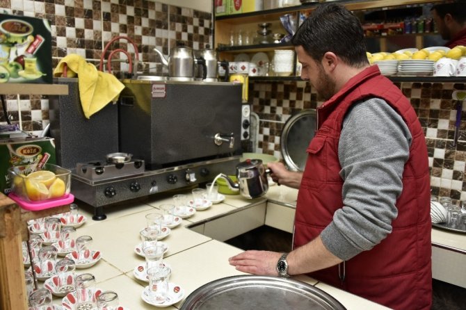 Bu İlçede Kahvelerde Sıcak Süt Satılıyor