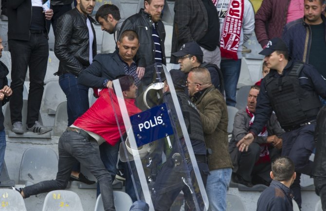 Mke Ankaragücü-boluspor Maçında Olaylar Çıktı