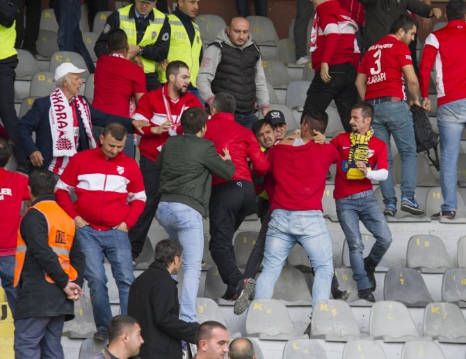 Mke Ankaragücü-boluspor Maçında Olaylar Çıktı