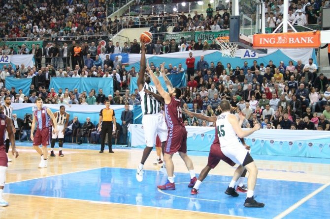 Sakarya Büyükşehir Basket İlk Galibiyetini Aldı