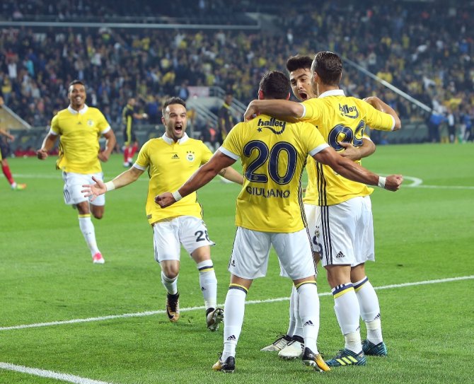 Fenerbahçe İşi İlk Yarıda Bitirdi