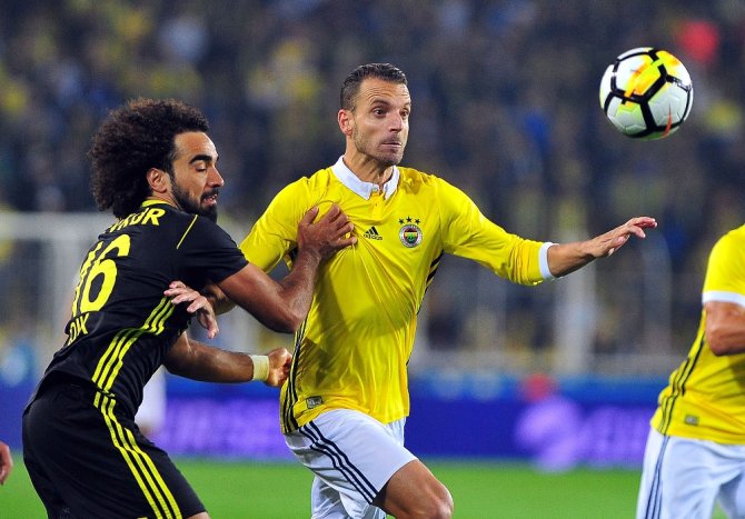 Fenerbahçe İşi İlk Yarıda Bitirdi