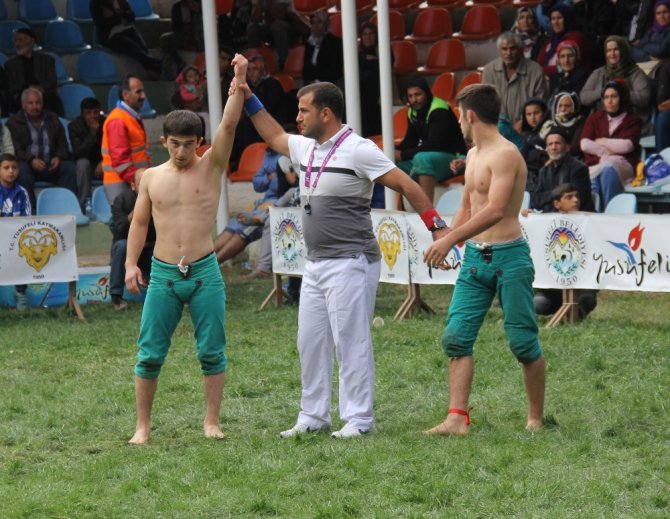 Yusufeli’nde 68. Geleneksel Karakucak Güreşleri Gerçekleştirildi