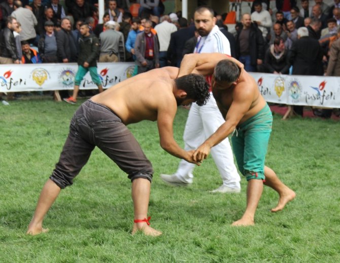 Yusufeli’nde 68. Geleneksel Karakucak Güreşleri Gerçekleştirildi