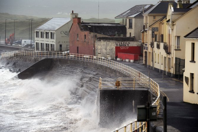 Kasırga İrlanda’yı Vurdu: 3 Ölü