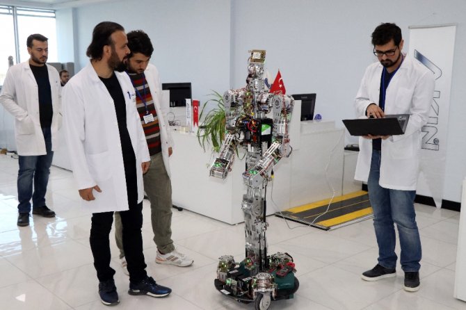 Milli İnsansı Robotun Seri Üretimine Başlandı