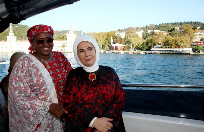 Emine Erdoğan Misafirlerini Teknede Ağırladı
