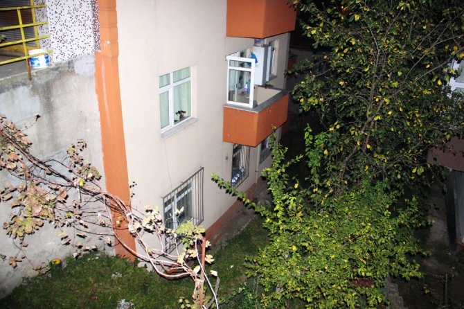 Babasından Kaçmak İçin Balkondan Atladı