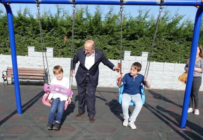 Gümrükçüoğlu Hafta Sonunu Çocuklarla Geçirdi
