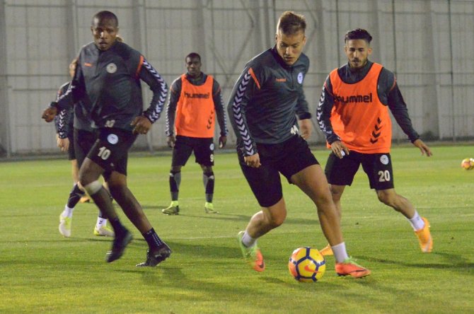 Atiker Konyaspor’da, Osmanlıspor Mesaisi Başladı