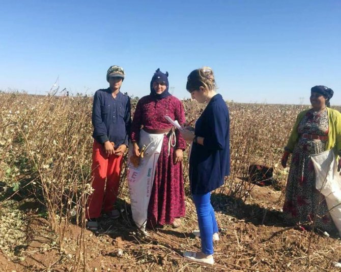 Öğretmenler Bizzat Tarlalardan Alıp Okullu Yapıyor