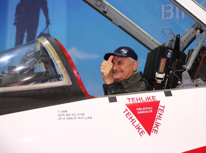 Başbakan Yıldırım, Savaş Uçağı Kokpitinde