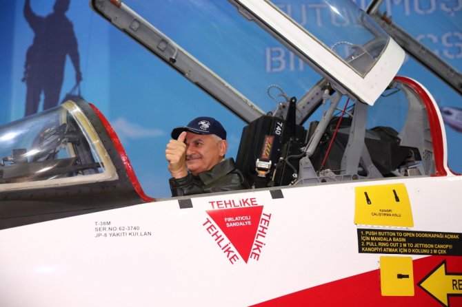 Başbakan Yıldırım, Savaş Uçağı Kokpitinde