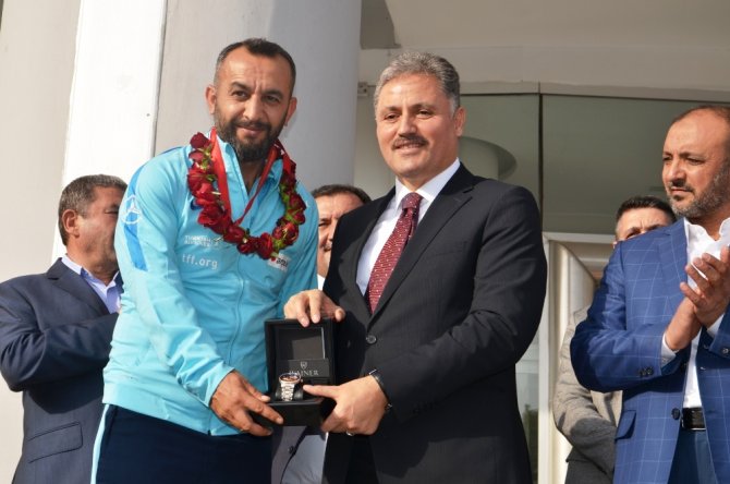Türkiye’nin Gururu Olmuşlardı: Memleketinde Coşkuyla Karşılandı