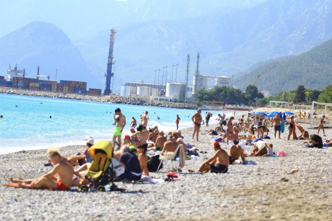Burası Antalya: İnsanlar Denizde
