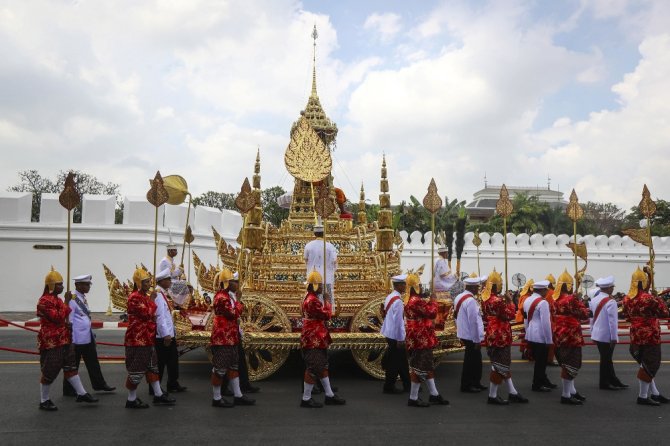 Tayland Eski Kralını Uğurluyor