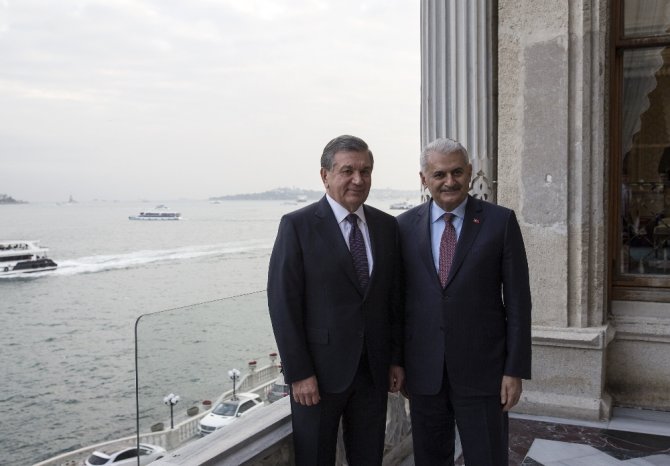 Özbekistan Cumhurbaşkanı İle Hatıra Fotoğrafı Çektirdi