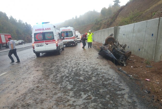 Yoldan Çıkan Otomobil Takla Attı: 4 Yaralı