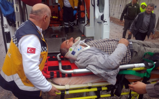 Yoldan Çıkan Otomobil Takla Attı: 4 Yaralı