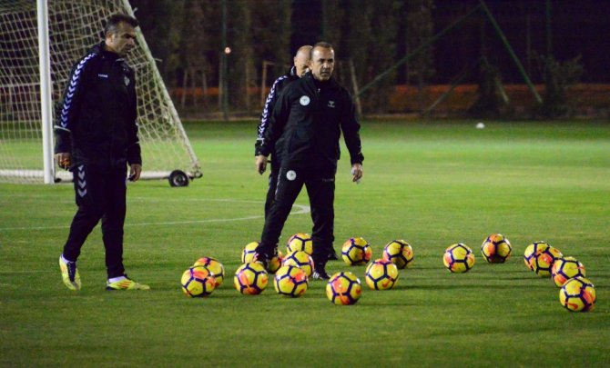 Atiker Konyaspor Mehmet Özdilek’le Çalıştı
