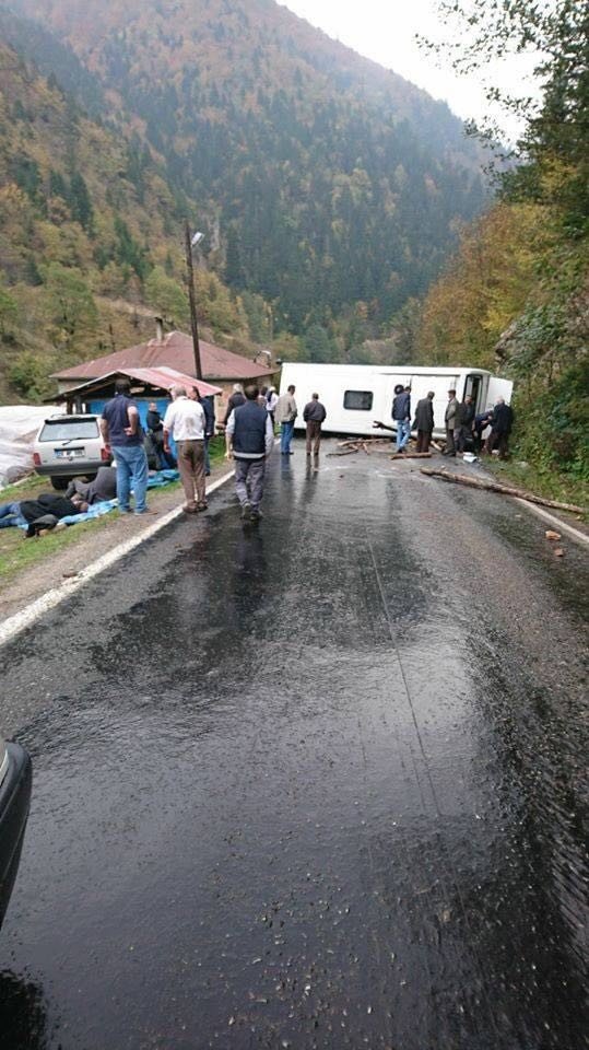 Giresun’da Yayladan Dönen Tur Otobüsü Devrildi: 13 Yaralı