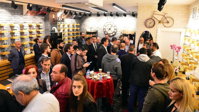 Sabri Sarıoğlu Optik Dükkanı Açtı