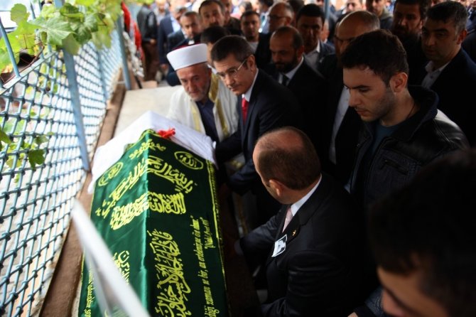 Bakan Canikli Giresun’da Cenazeye Katıldı