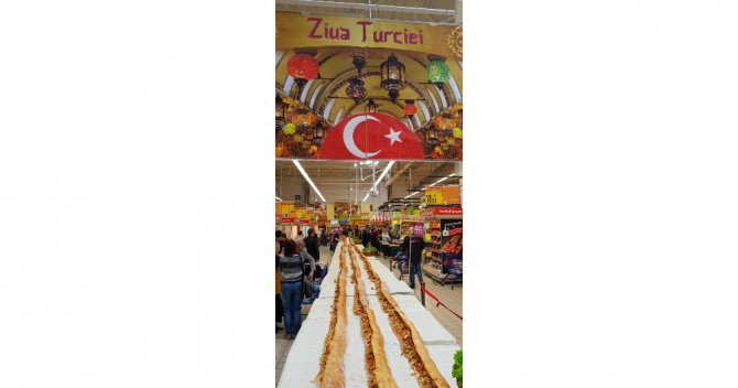 100 Metrelik Dönerli Sandviçle Cumhuriyet Bayramı Kutlaması