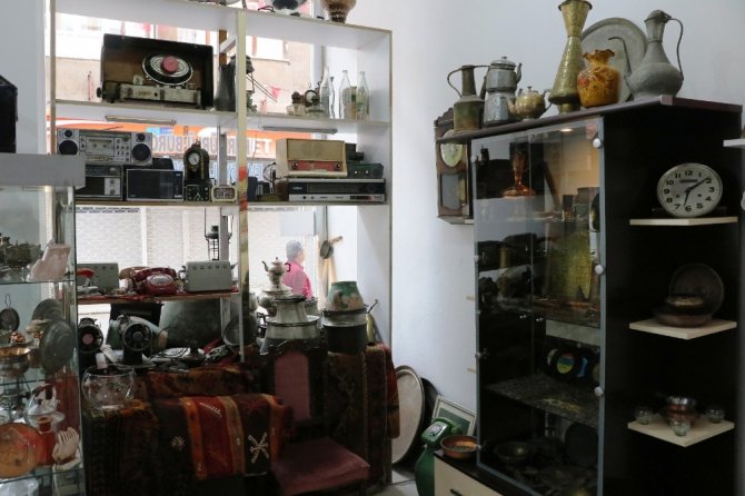 Topladığı Antikalardan Kişisel Müze Oluşturdu