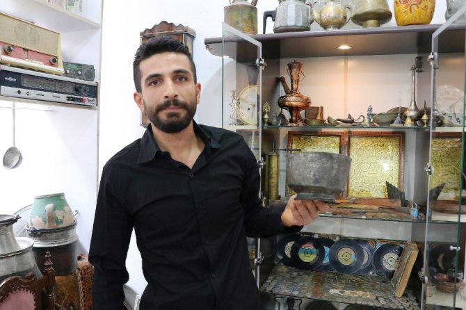 Topladığı Antikalardan Kişisel Müze Oluşturdu