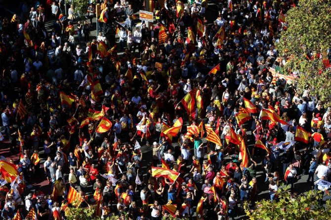 Bölünmeye Karşı Çıkan Binler Barcelona Sokaklarında